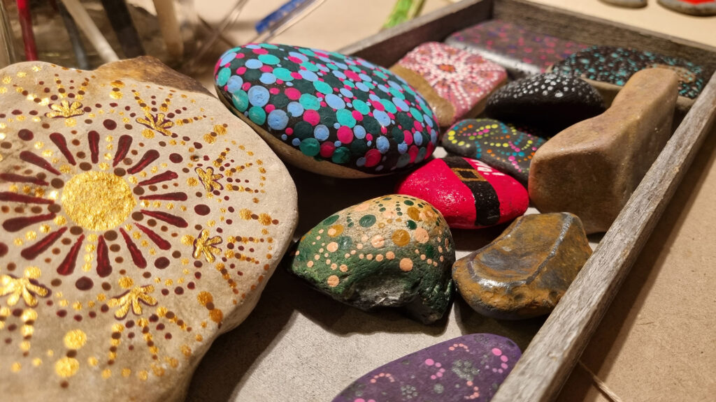 wie Mandalas bemalte Steine
