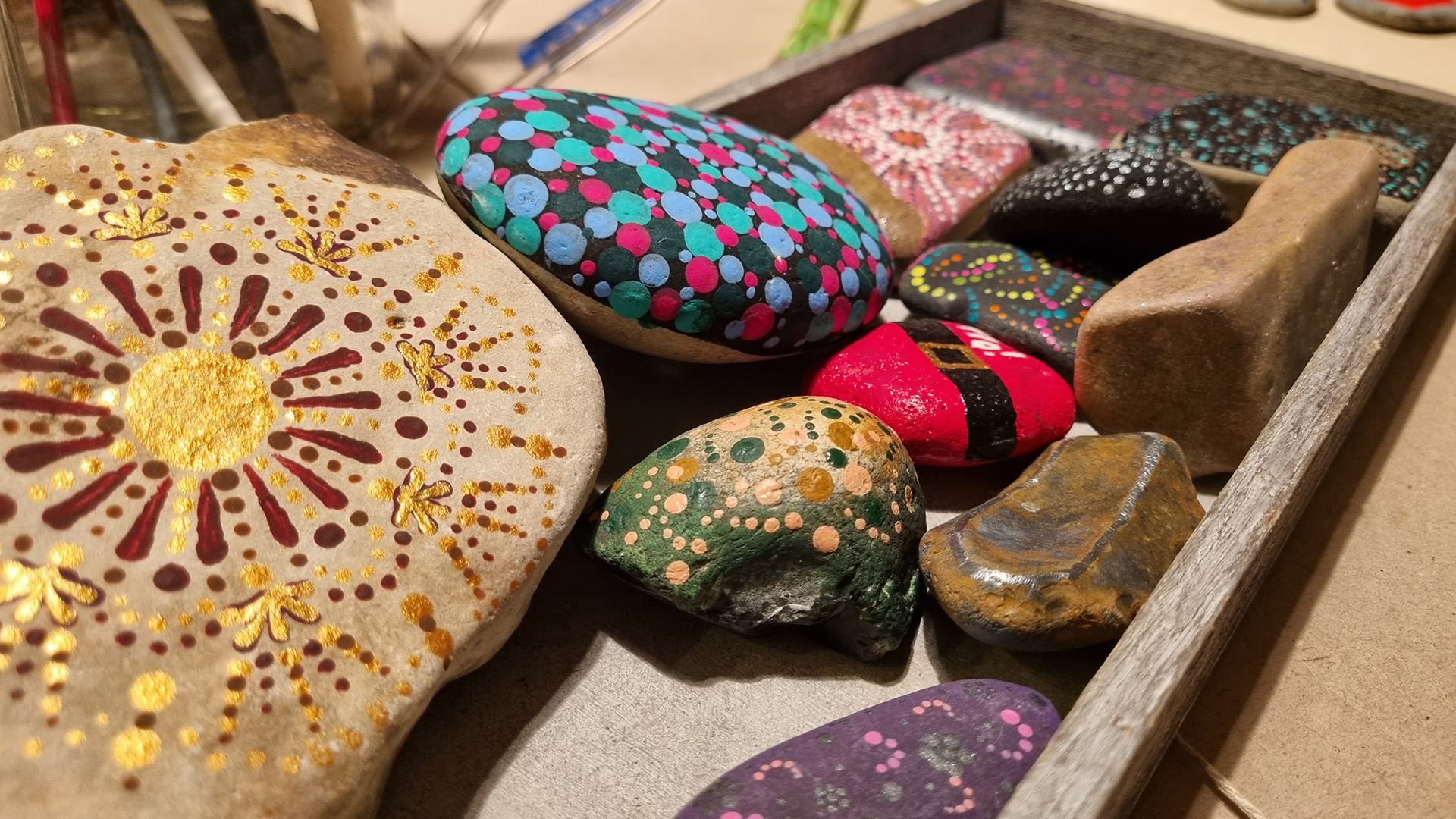 wie Mandalas bemalte Steine