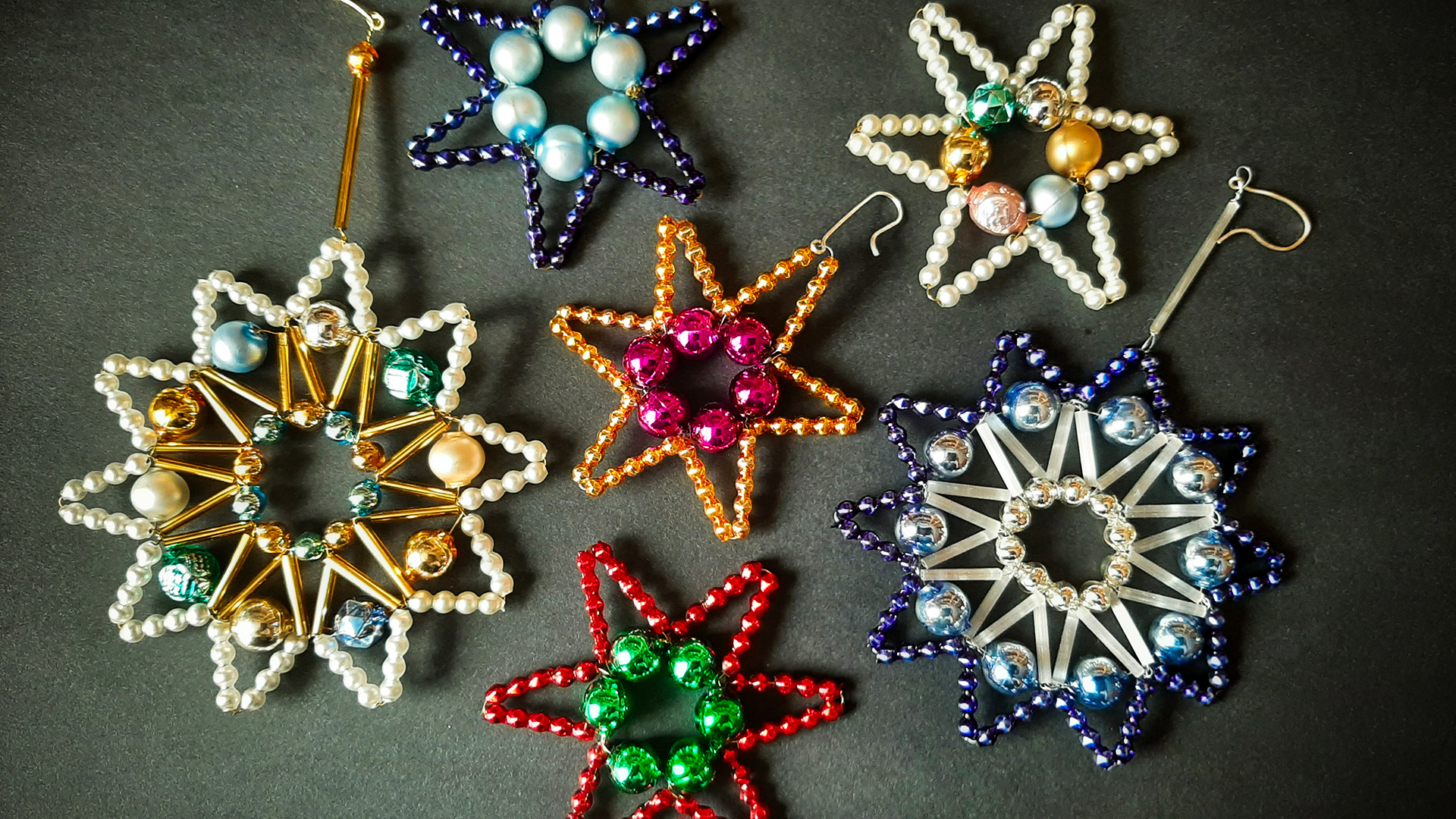 Bunde Weihnachtssterne aus Glasperlen